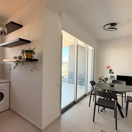 Esmee In, Apartment